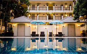 โรงแรมเดอ ชาร์ม (SHA Extra Plus)